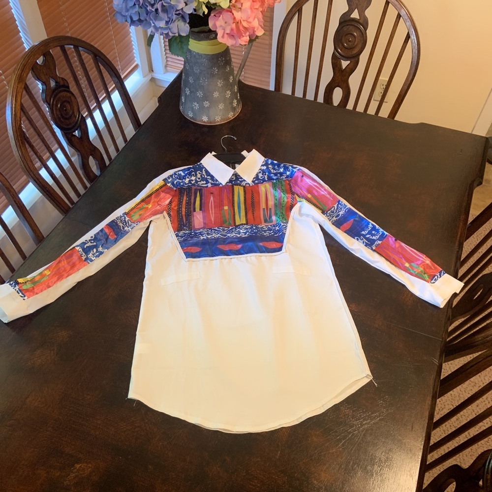Blouse in white with silk printed